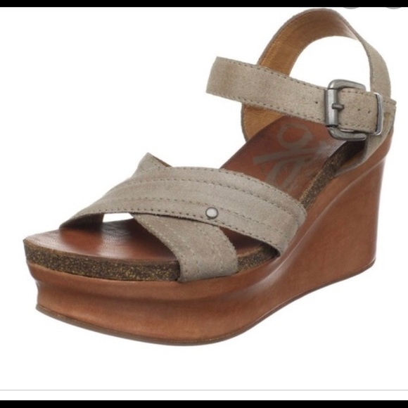 cave gladiator sandal